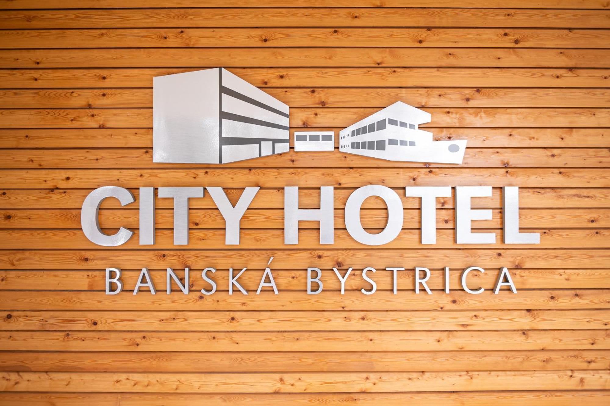 City Hotel B&B, Reception 24 7, 800M Od-From R1, Free Parking Banská Bystrica Dış mekan fotoğraf