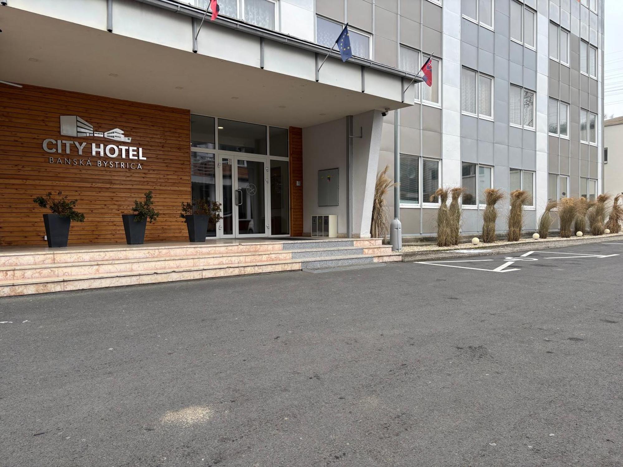 City Hotel B&B, Reception 24 7, 800M Od-From R1, Free Parking Banská Bystrica Dış mekan fotoğraf