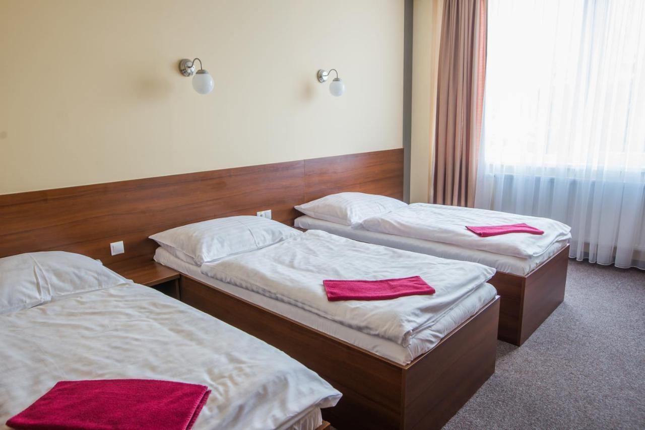 City Hotel B&B, Reception 24 7, 800M Od-From R1, Free Parking Banská Bystrica Dış mekan fotoğraf