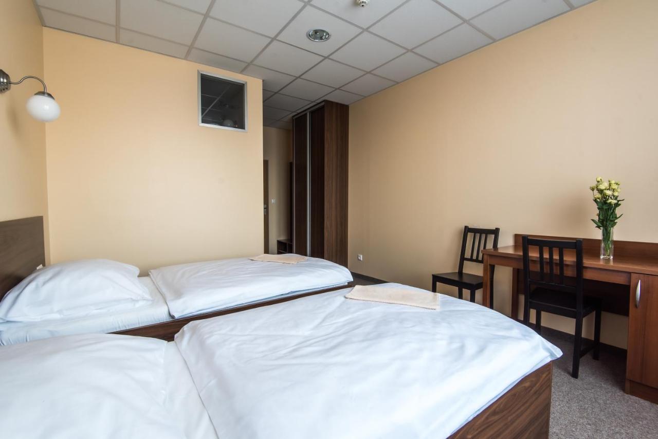 City Hotel B&B, Reception 24 7, 800M Od-From R1, Free Parking Banská Bystrica Dış mekan fotoğraf